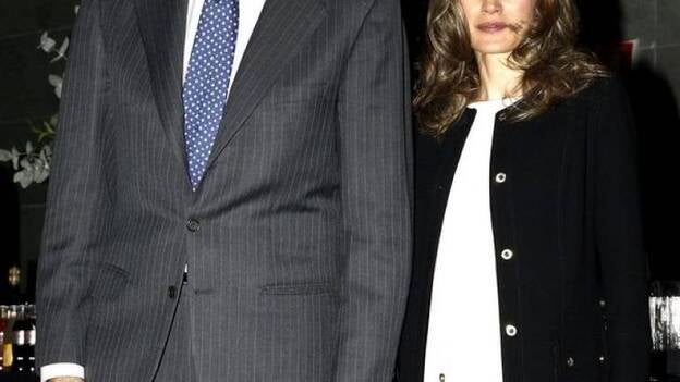 Don Felipe advierte de que es "urgente y vital" reducir un paro "inaceptable"