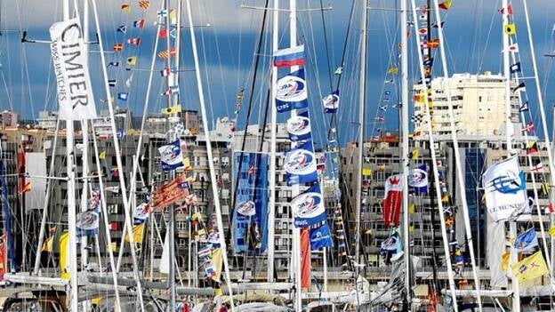 La ciudad despide la regata del año