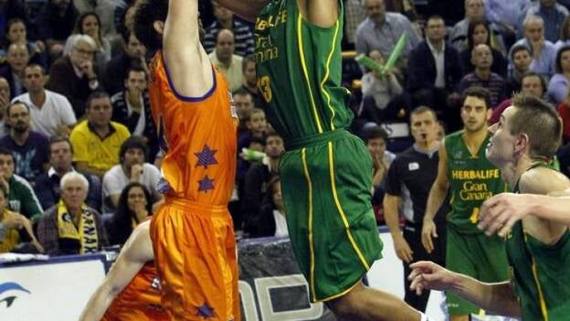 El pinchazo de Eulis Báez se queda solo en un susto