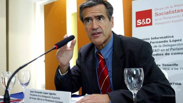 López Aguilar afirma que insultar políticos en internet es parte del plan de la derecha