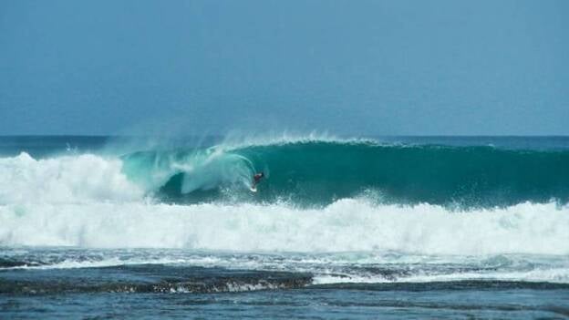 El surfista Kepa Acero parte a la Antártida en busca de una ola inédita