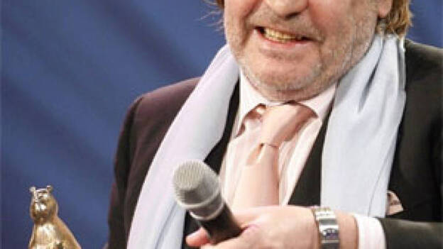 Helmut Berger se enfrenta ebrio al personal en un vuelo a Singapur