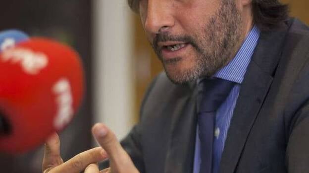 Matos ampliará el horario de las grandes superficies si hay consenso