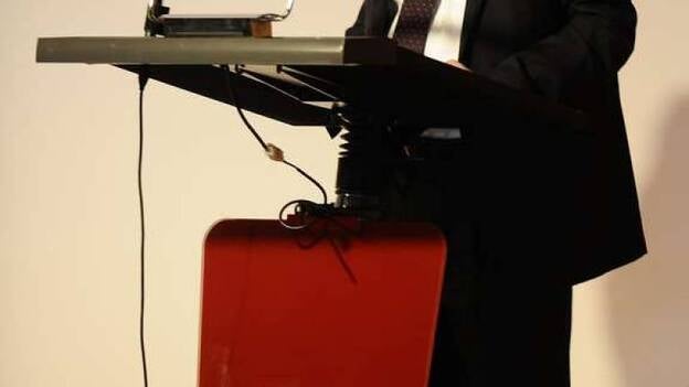 Cebrián: "Los periodistas seguirán existiendo, pervivan o no los periódicos"