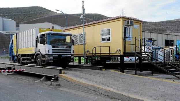 Ayuntamiento y cabildo abren el vertedero todos los días