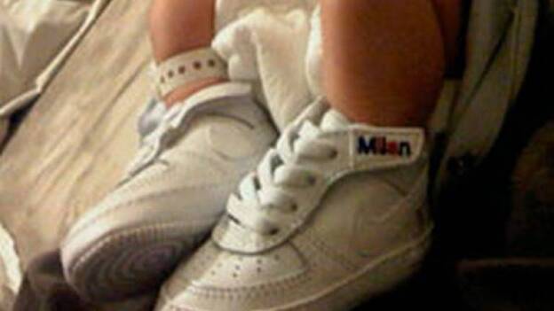 Milan Piqué Mebarak, un bebé con cuenta en twitter, socio del Barça y patucos con su nombre