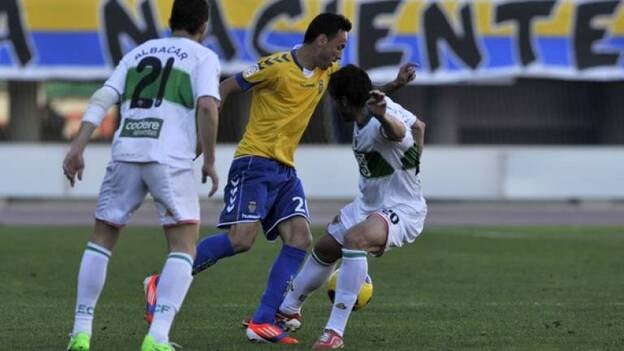 La elegancia con traje de obra