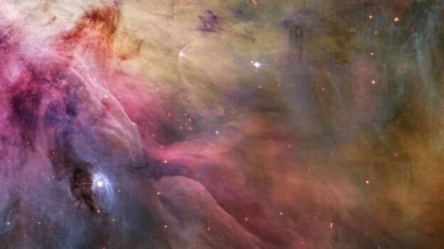 Espectáculo en el espacio con nubes cósmicas y vientos estelares