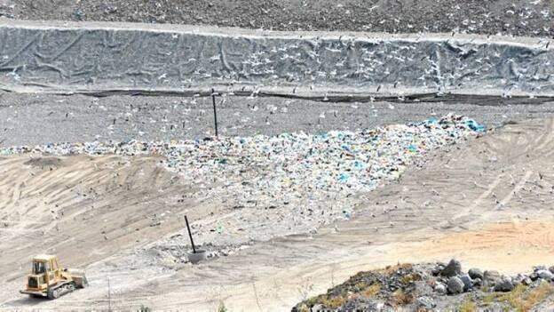 El cabildo defiende la legalidad del vertedero