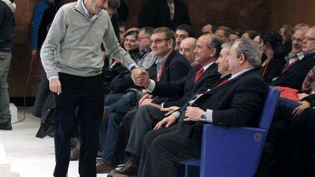 Rubalcaba emplaza a Rajoy a desvelar toda la financiación interna del PP