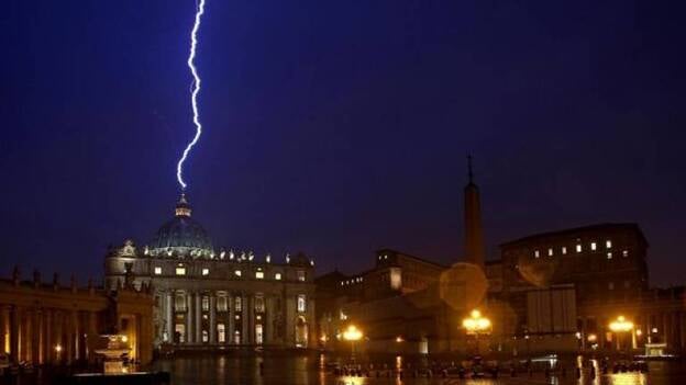 Normalidad en el Vaticano un días después del anuncio de la renuncia del papa