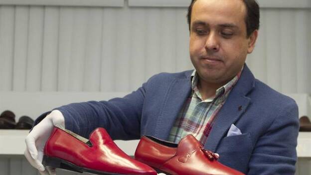 Benedicto XVI tendrá el título de "papa emérito" y vestirá sotana blanca