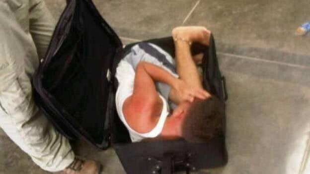 Un preso trata de escapar de la cárcel escondido en un maleta