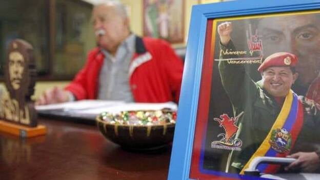 El cónsul de Venezuela en Canarias se siente "golpeado" por muerte de Chávez