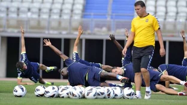 Entrenamiento amarillo en el estadio