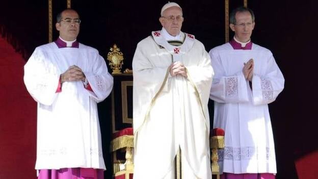 Francisco dice que el poder del papa es el servicio a los pobres