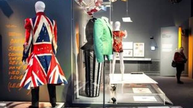 Los mil rostros de David Bowie, en una muestra en el Victoria & Alberto