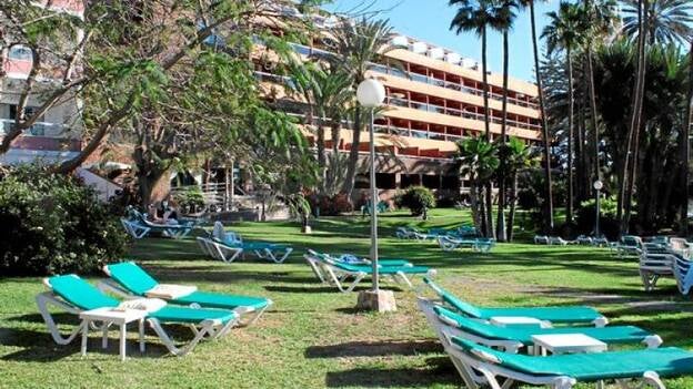 El Cabildo aplaza 30 días si incoará o no la declaración del hotel Oasis como BIC