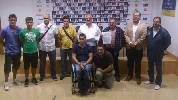 Antonio Moreno: «Los políticos nos engañan como toletes»