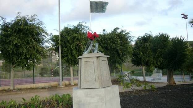 Familiares de Fusilados de San Lorenzo denuncian un atentado a su monumento