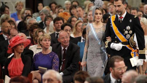 La princesa Letizia repite modelo en la cena tras la coronación de Holanda