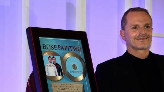 Miguel Bosé arremete contra la clase política española