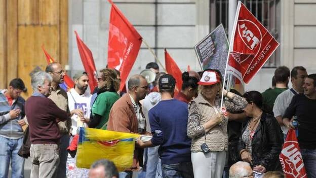 Los trabajadores canarios se manifiestan como preludio de una posible huelga general