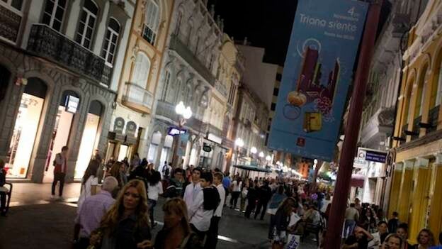 El comercio de Triana abrirá el 10 de mayo, en una noche de moda, jazz y ocio