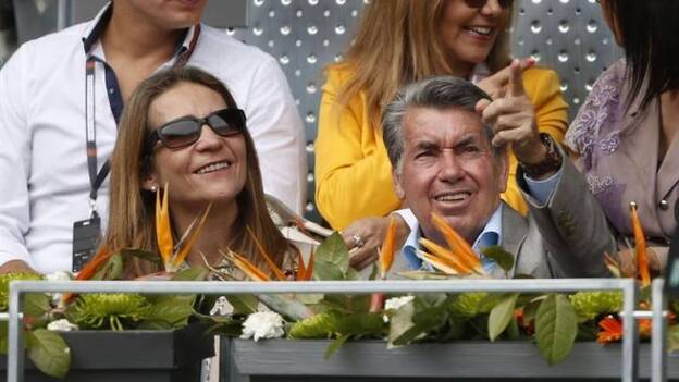 Doña Elena, "muy alegre" al suspenderse la imputación de la infanta Cristina