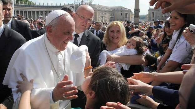 El papa dice a las monjas que tienen que ser madres y no "solteronas"