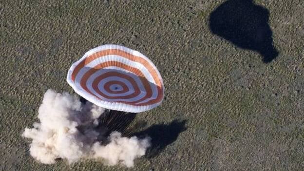 La Soyuz TMA-07M, con tres tripulantes a bordo, aterriza sin contratiempos