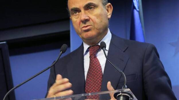 De Guindos adelanta que España logró su primer superávit comercial en marzo