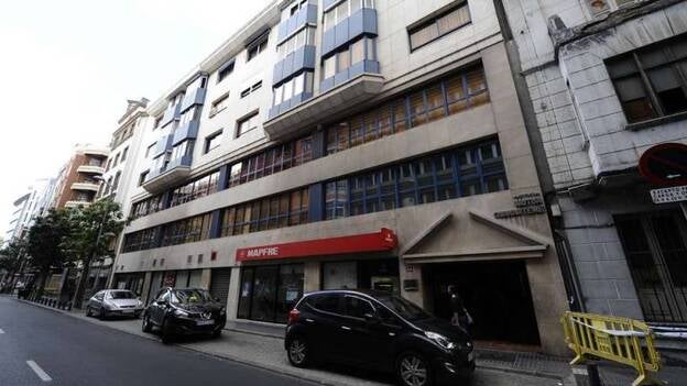 Una juez encausa a 5 mujeres por asaltar la patronal el 8-M