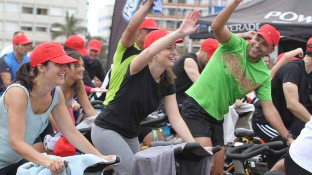 De negar la pobreza a pedalear contra ella
