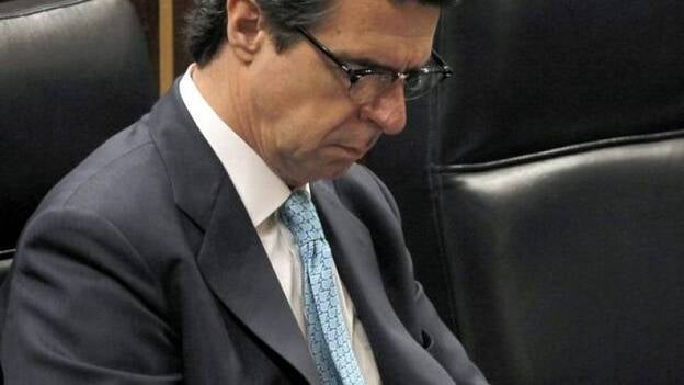 El Gobierno sospecha que las petroleras acuerdan precios, según Soria