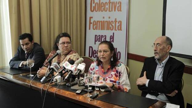 Practican una cesárea a "Beatriz"