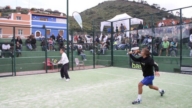 Las parejas empiezan a jugarse los cuartos en las pistas de La Calzada