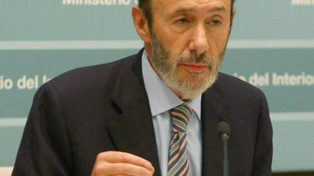 Rubalcaba presentará una moción de censura si Rajoy no acude al Congreso