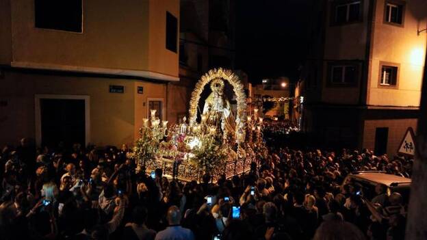 La procesión del Carmen se pasea por La Isleta