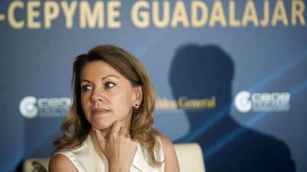 Cospedal ganó 61.213 euros netos en 2012 cien mil menos que un año antes