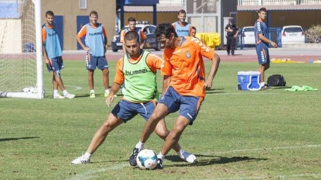 Estreno en casa con derbi y Valerón