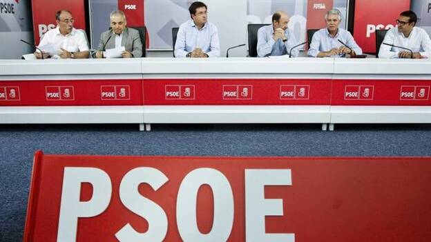 El PSOE pide explicaciones urgentes a Rajoy y no descarta una moción de censura