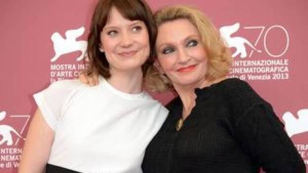 Wasikowska y los camellos llenan Venecia de belleza y poco más