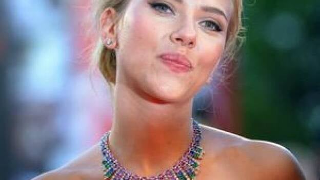 Scarlett Johansson, una sexy alienígena que no convence en Venecia