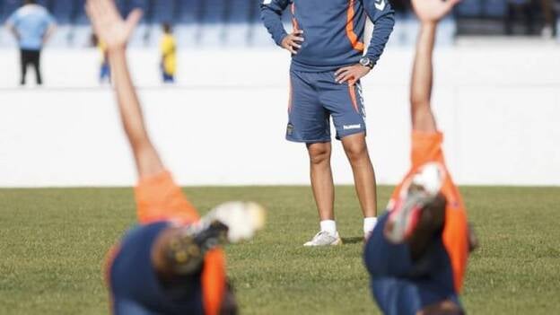 Lobera se agarra a los fichajes para progresar