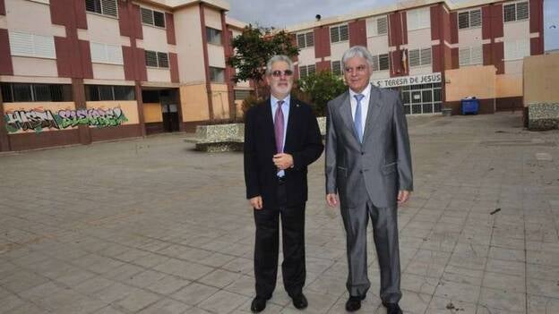 Pérez insiste en el compromiso con las becas del Gobierno canario