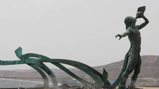 Hoy se eleva el Tritón de La Laja