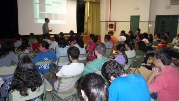 El Colegio de Veterinarios abre la inscripción para las charlas en los colegios