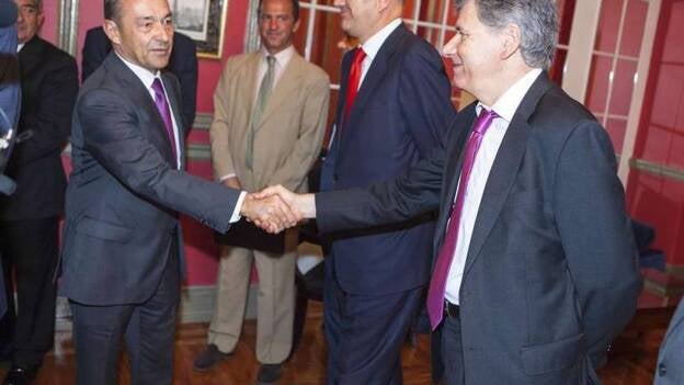 Rivero se reúne con las patronales turísticas y empresarios