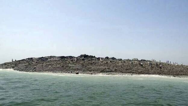 Emerge una isla a 200 metros de la costa tras el terremoto en Pakistán
